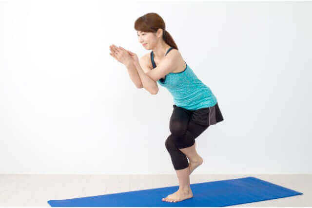 肩甲骨を柔軟にするワシのポーズ ヨガ資格yoga Xyz